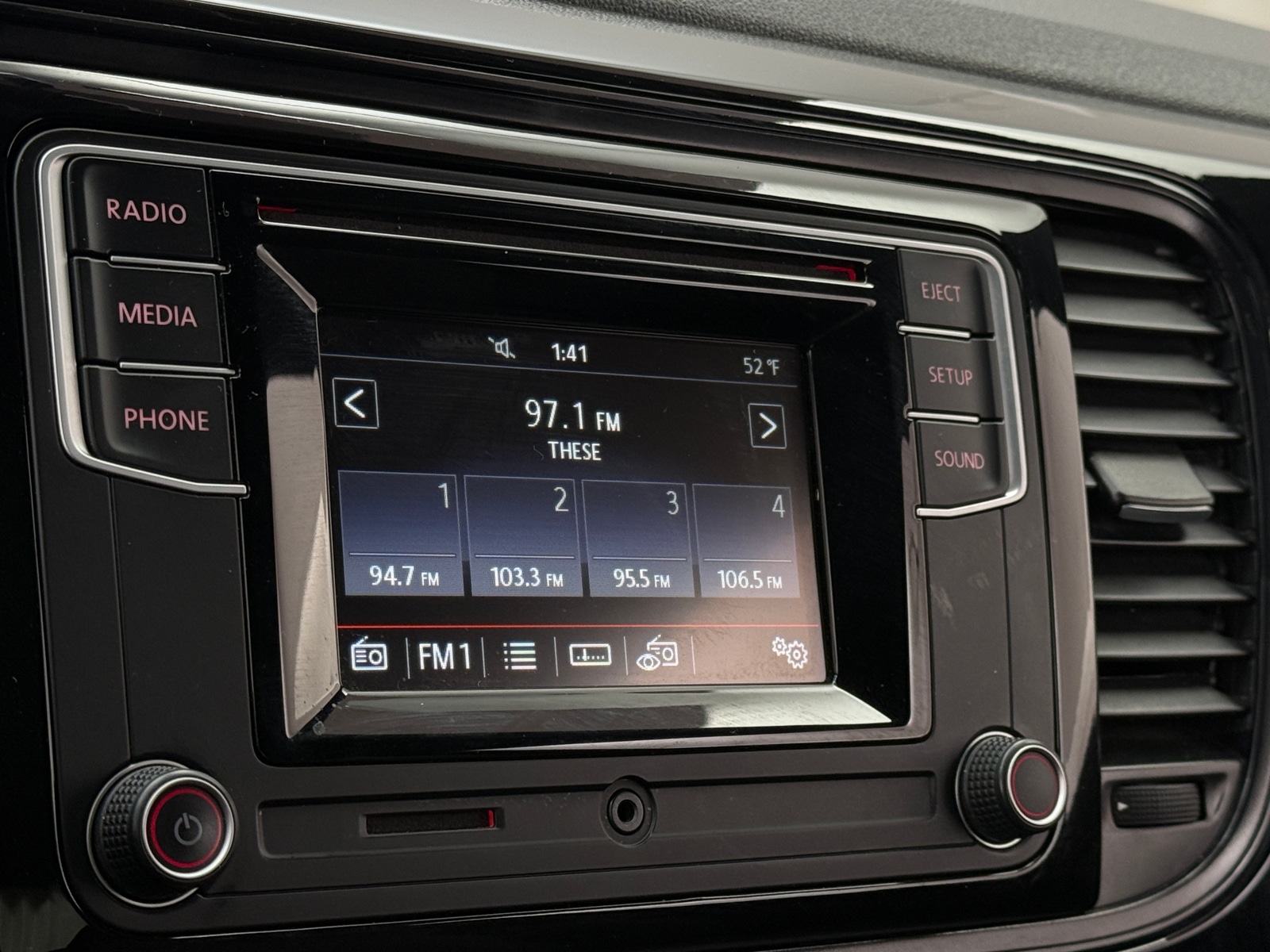 Thumbnail: 2019 Volkswagen Beetle - 3