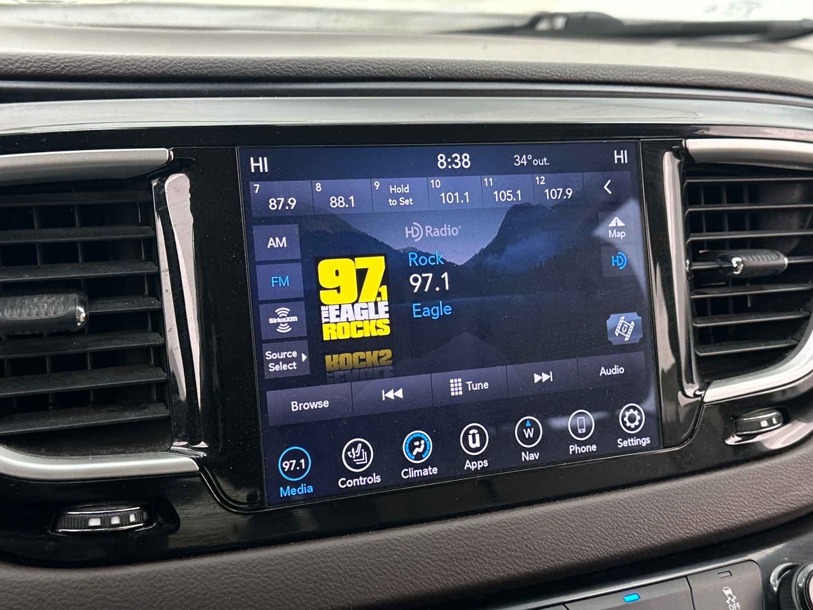 Thumbnail: 2020 Chrysler Pacifica - 3