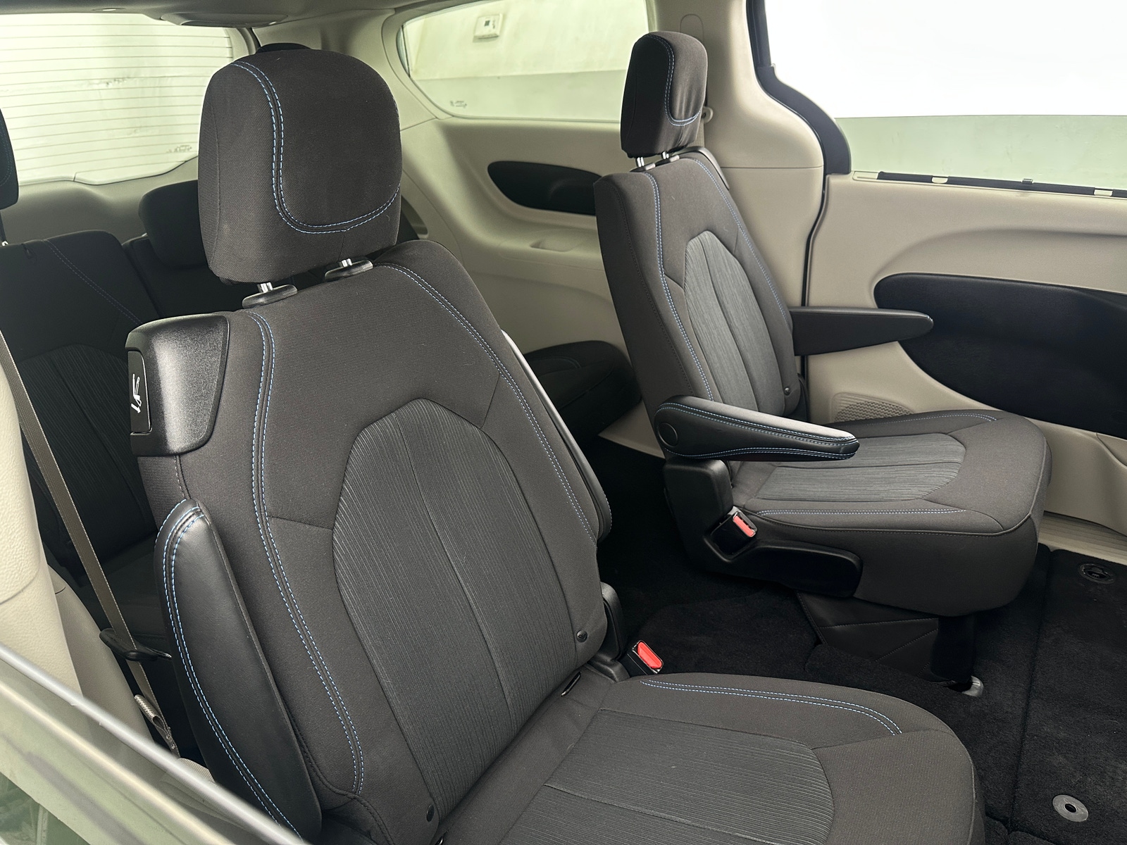 Thumbnail: 2021 Chrysler Pacifica - 6