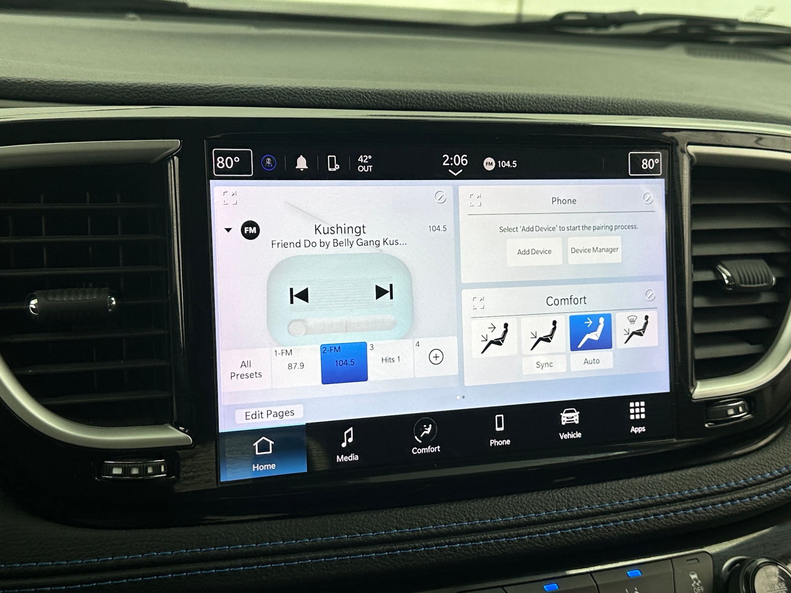 Thumbnail: 2021 Chrysler Pacifica - 4