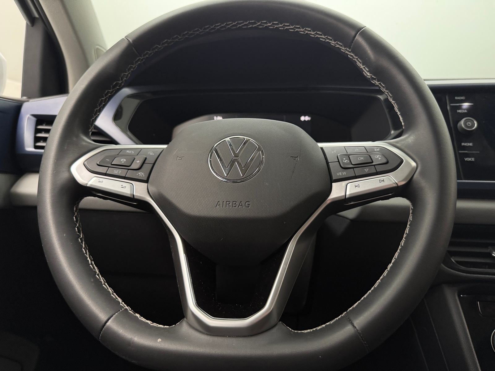 Thumbnail: 2023 Volkswagen Taos - 4