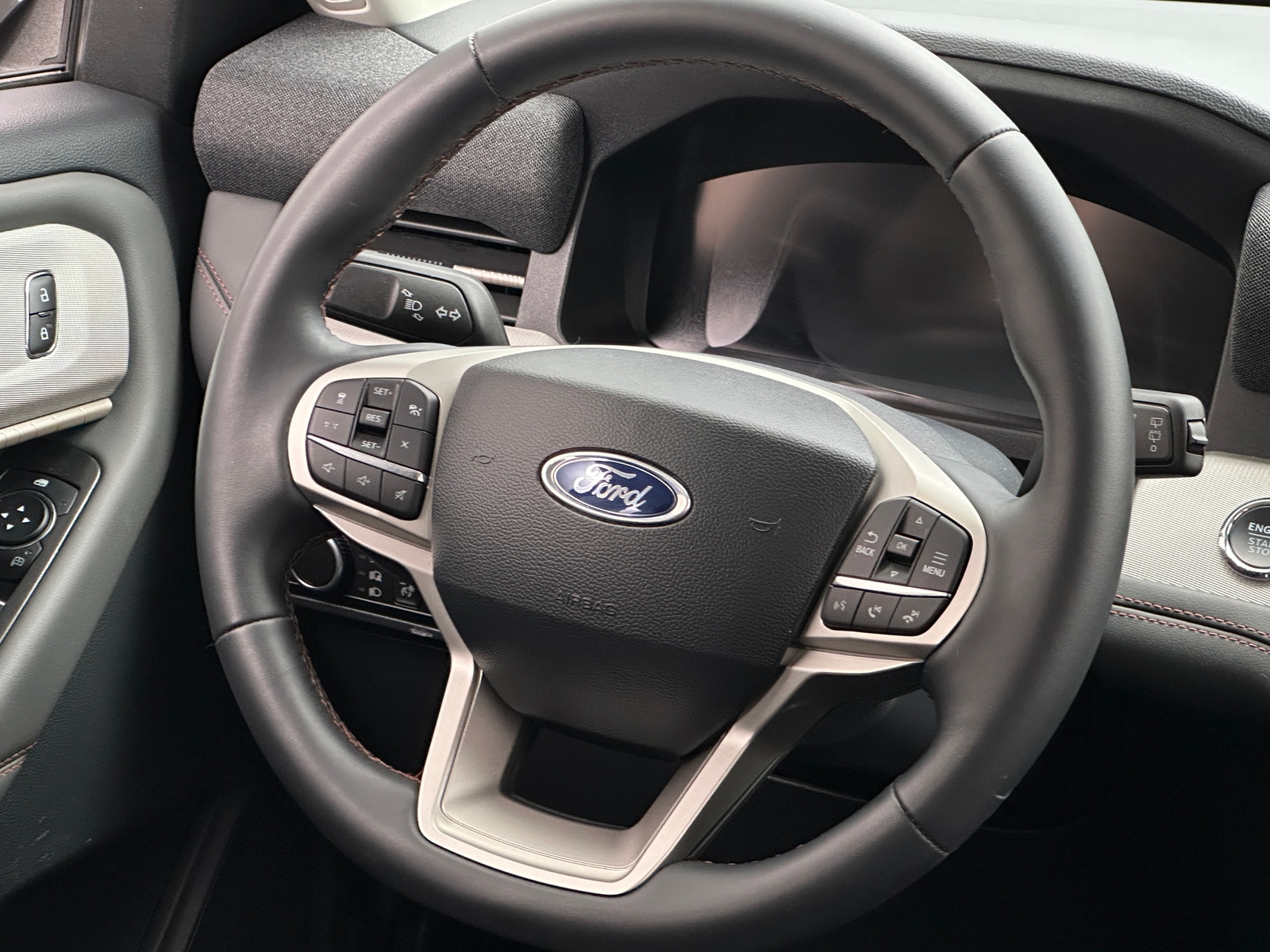 Thumbnail: 2025 Ford Explorer - 5