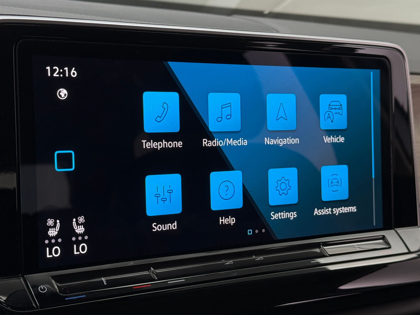 Thumbnail: 2024 Volkswagen Atlas - 3