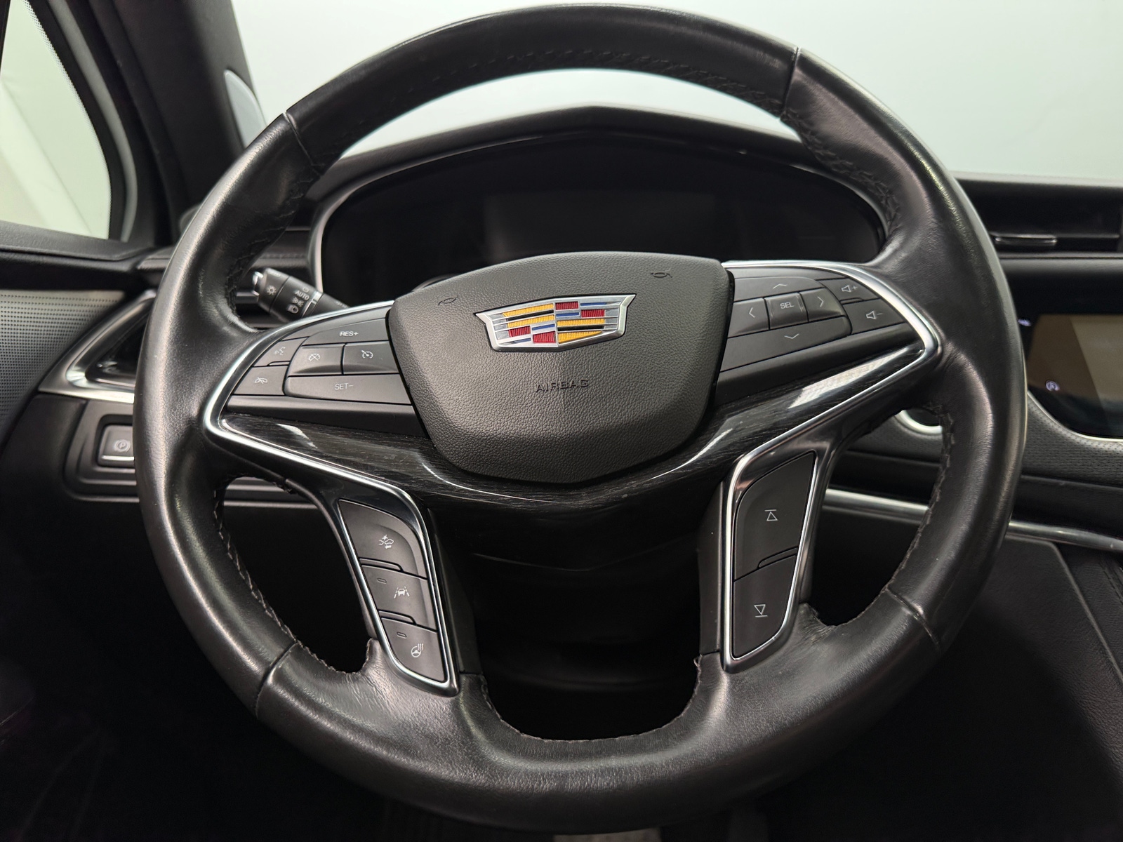 Thumbnail: 2023 Cadillac XT5 - 4