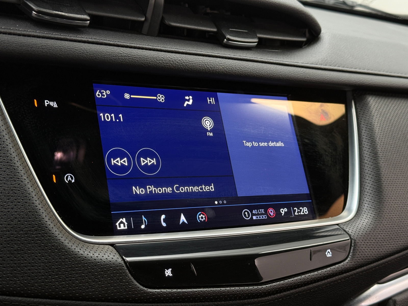 Thumbnail: 2023 Cadillac XT5 - 3