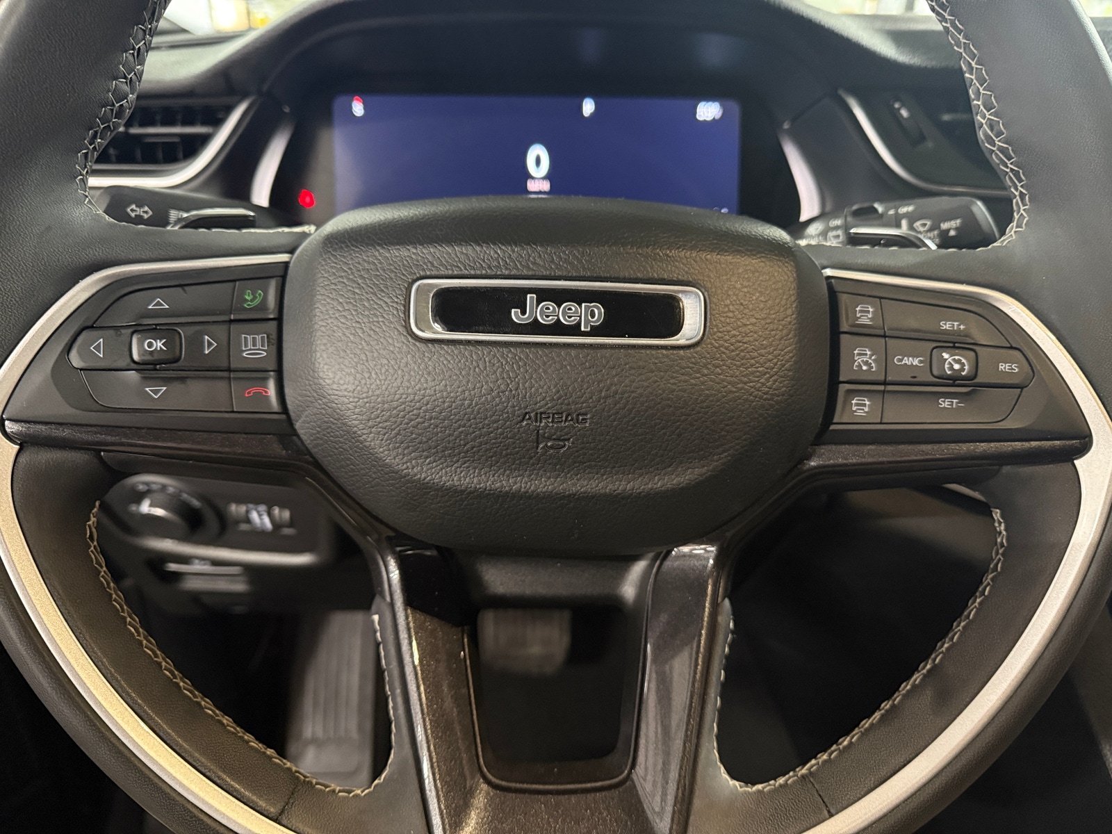 Thumbnail: 2023 Jeep Grand Cherokee L - 4