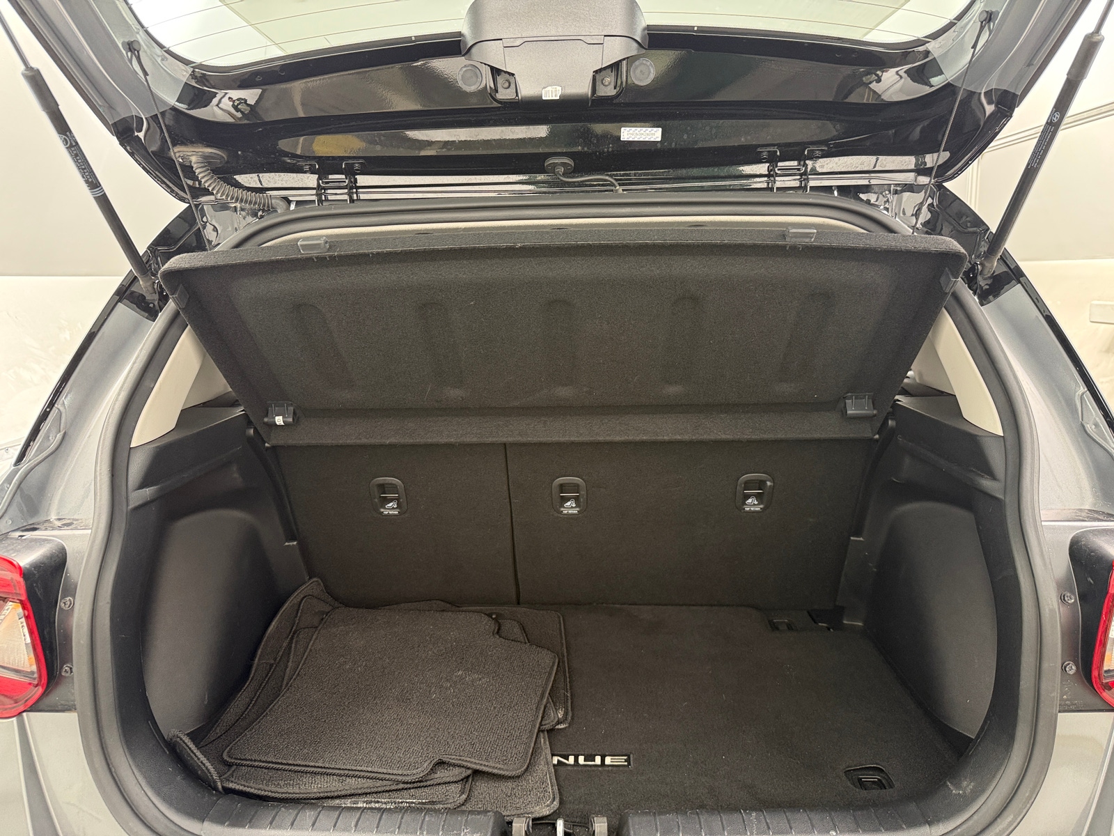 Thumbnail: 2022 Hyundai Venue - 7