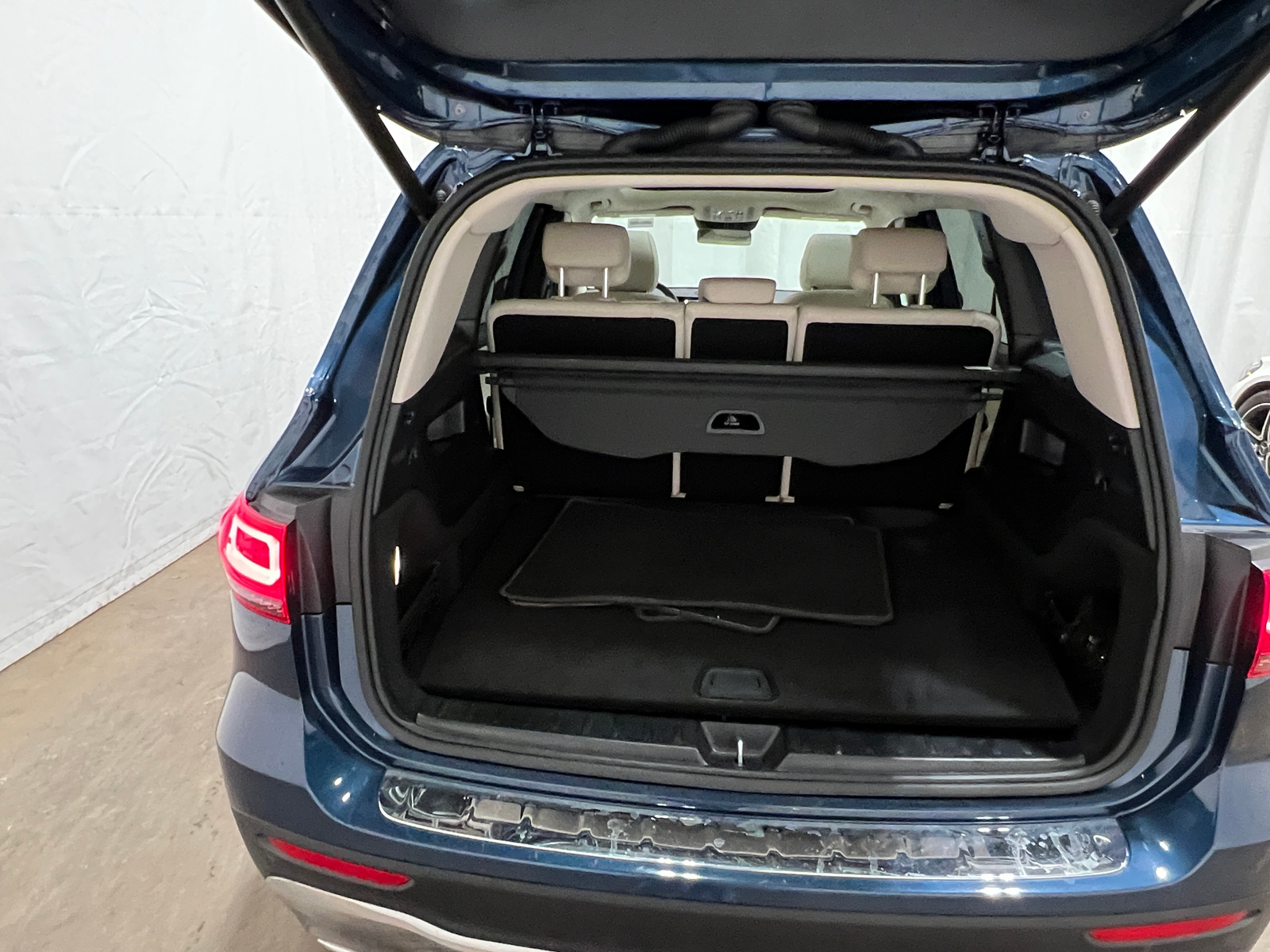 Thumbnail: 2023 Mercedes-Benz GLB - 6