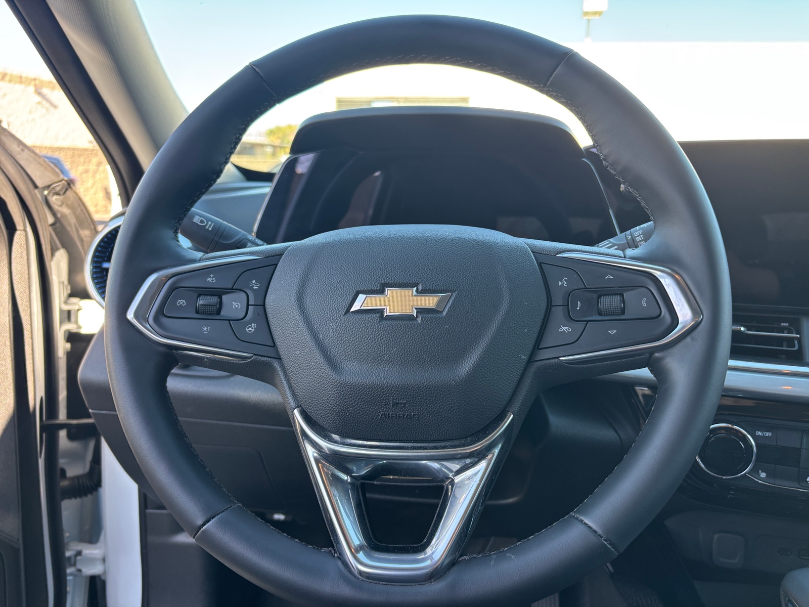 Thumbnail: 2025 Chevrolet Trax - 5