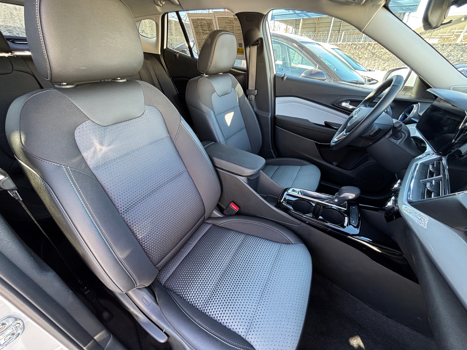 Thumbnail: 2025 Chevrolet Trax - 2