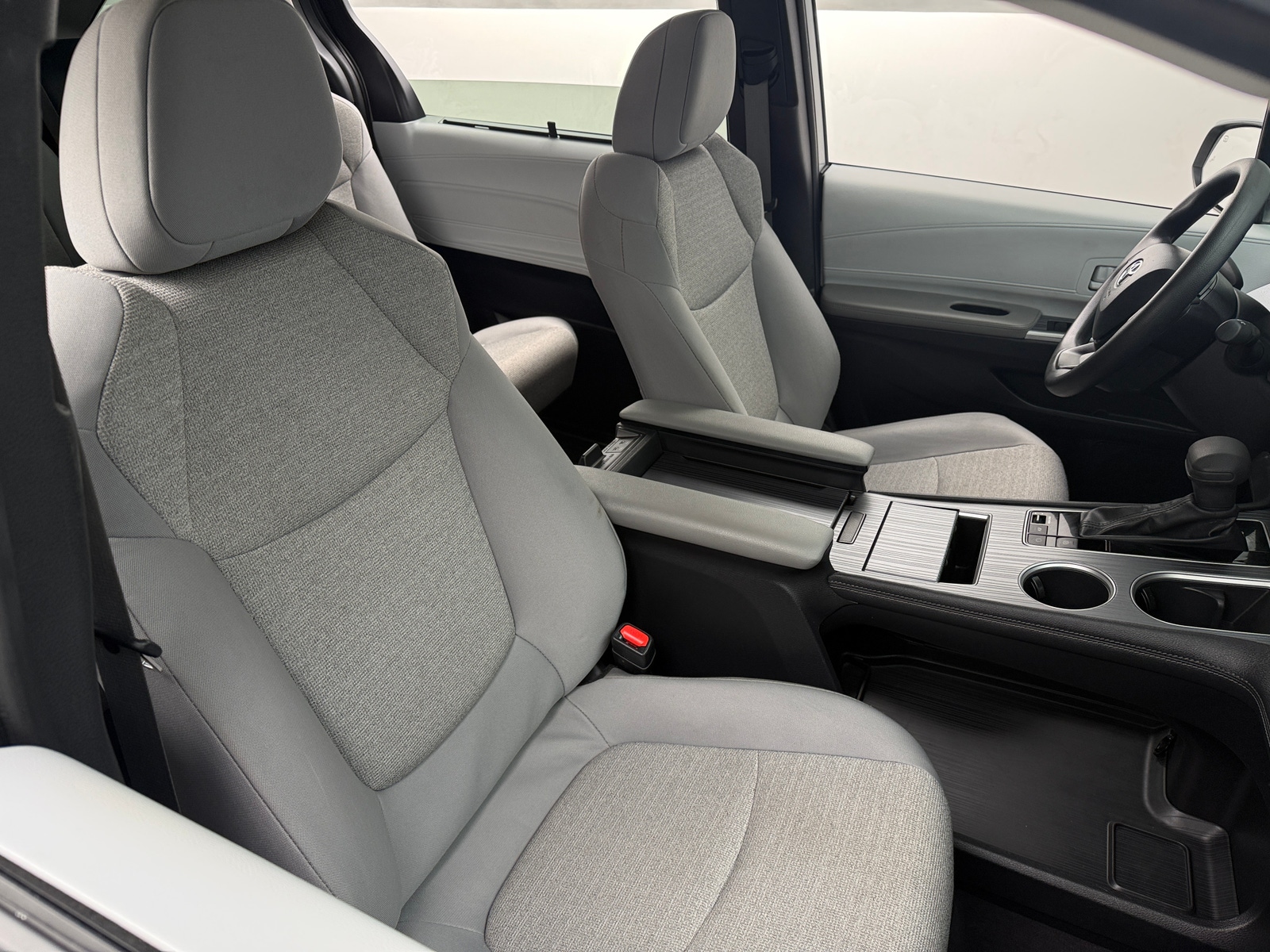 Thumbnail: 2025 Toyota Sienna - 2