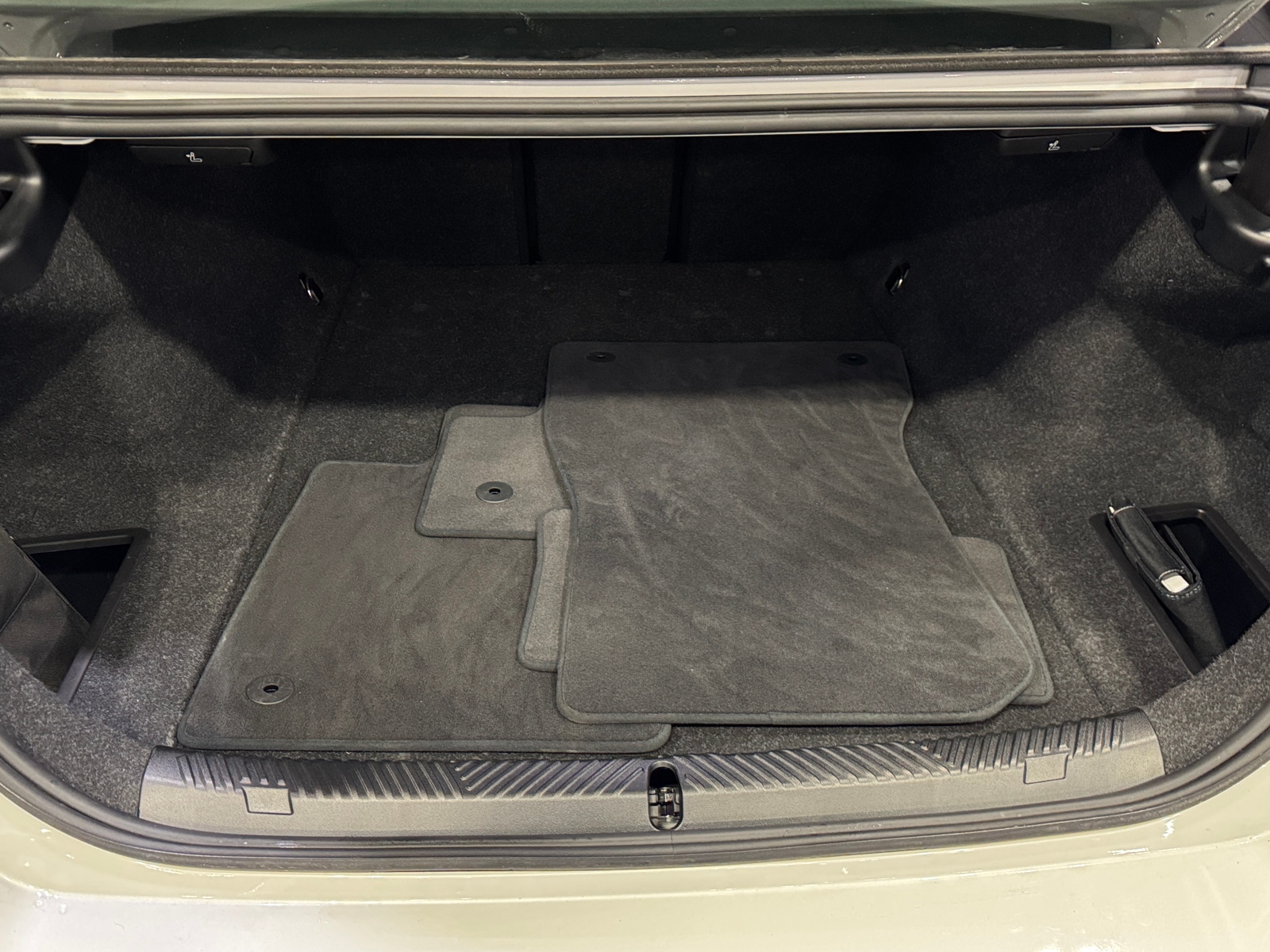 Thumbnail: 2025 BMW i5 - 6