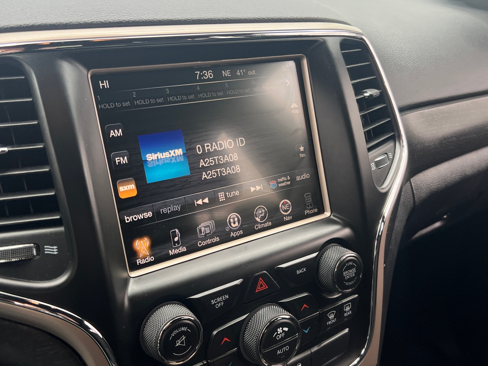 Thumbnail: 2015 Jeep Grand Cherokee - 4