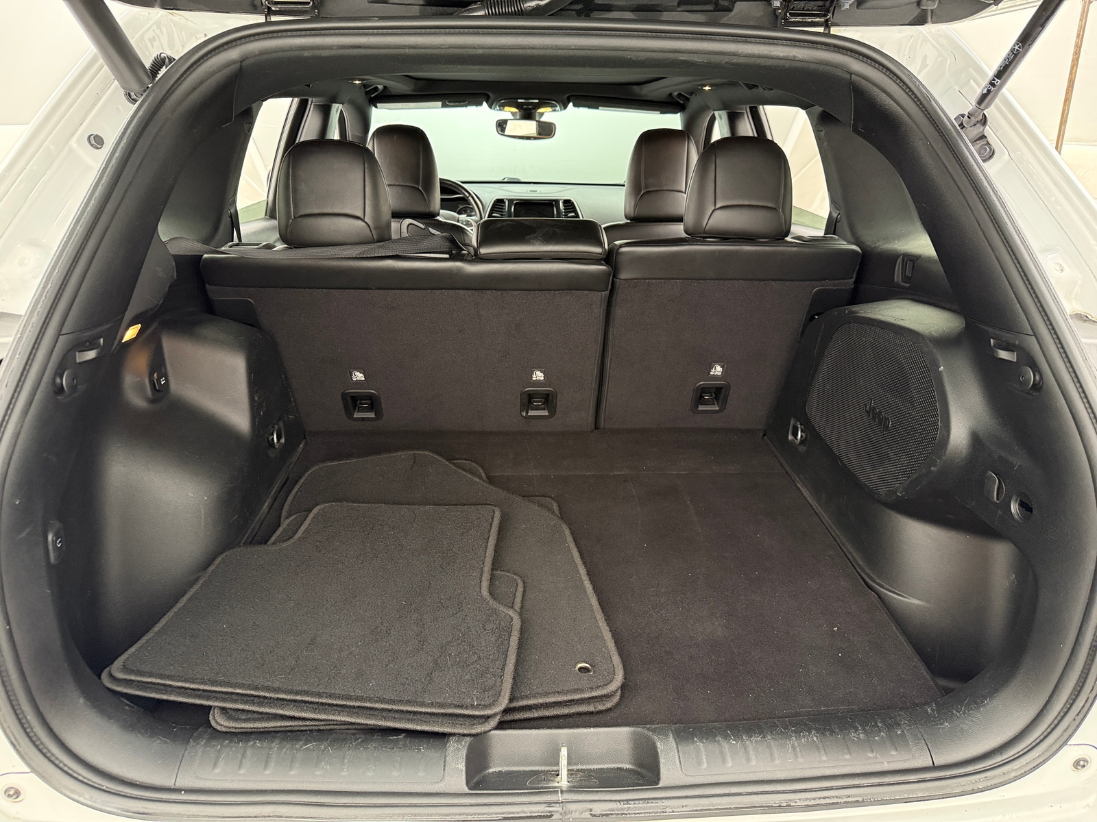 Thumbnail: 2020 Jeep Cherokee - 6