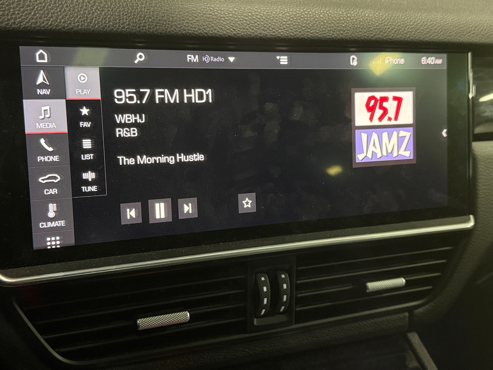 Thumbnail: 2019 Porsche Cayenne - 3