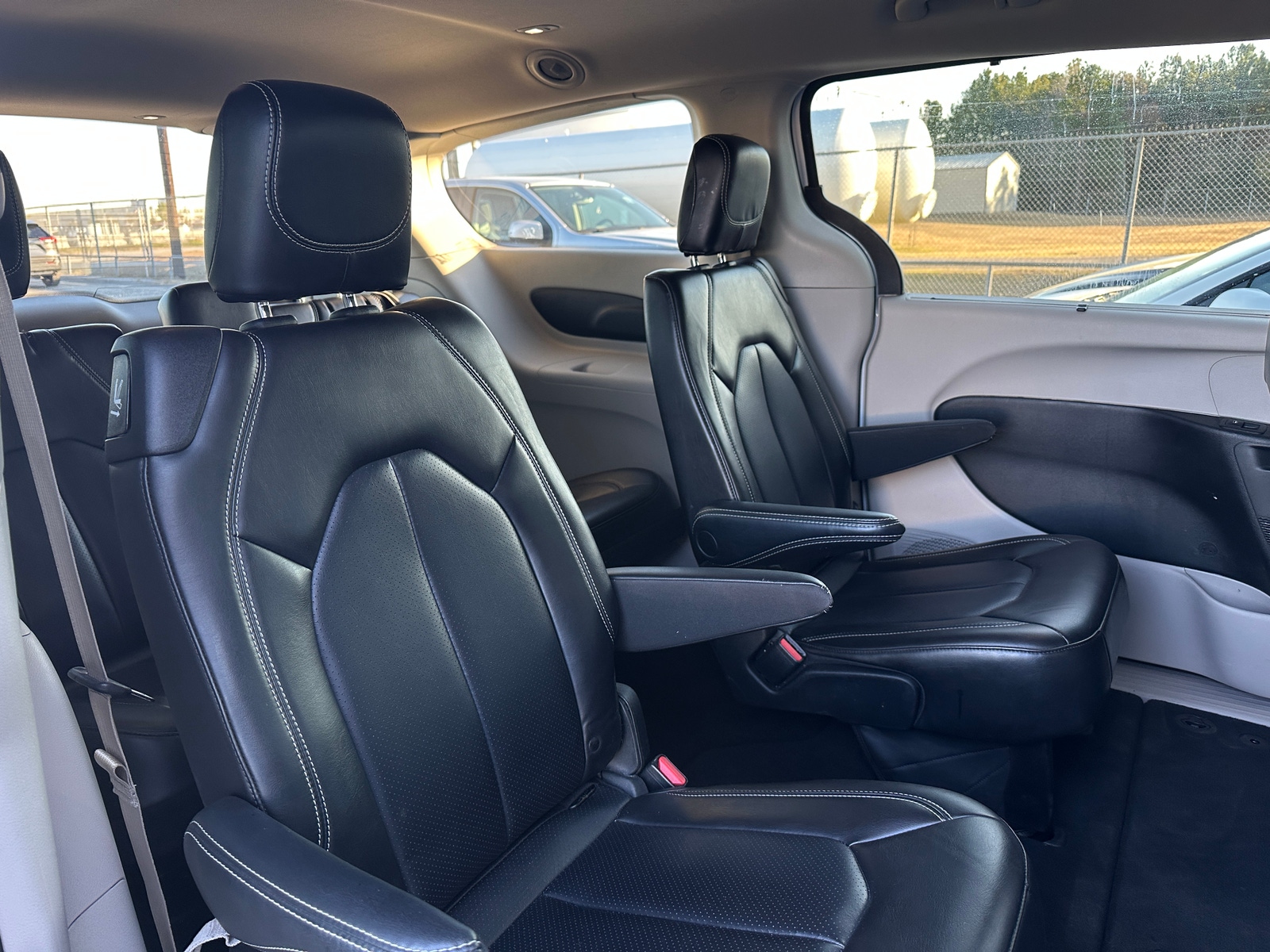 Thumbnail: 2023 Chrysler Pacifica - 5