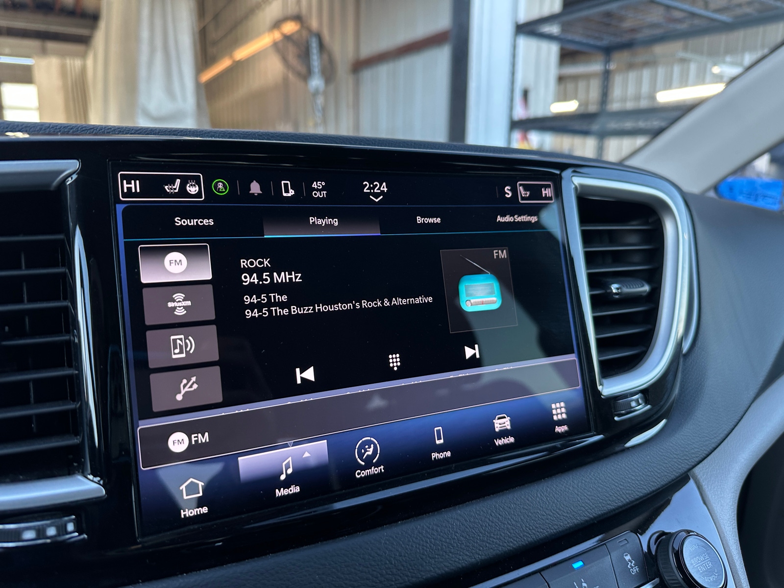 Thumbnail: 2023 Chrysler Pacifica - 3