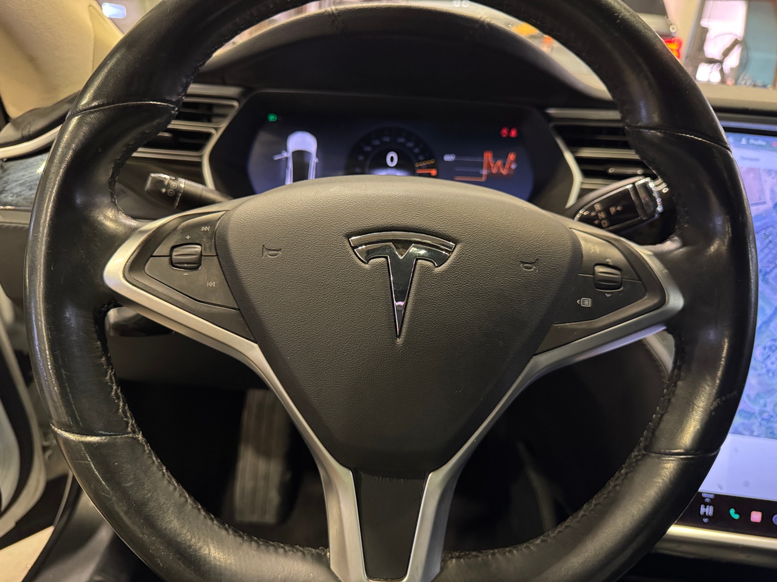 Thumbnail: 2014 Tesla Model S - 4
