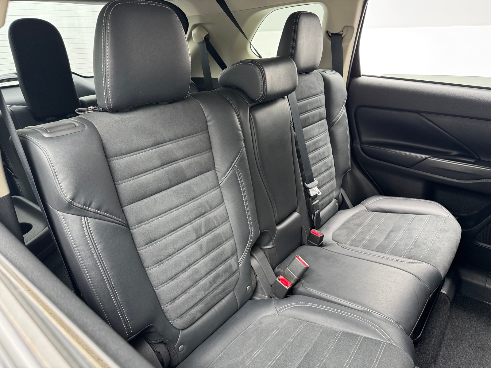 Thumbnail: 2020 Mitsubishi Outlander - 5