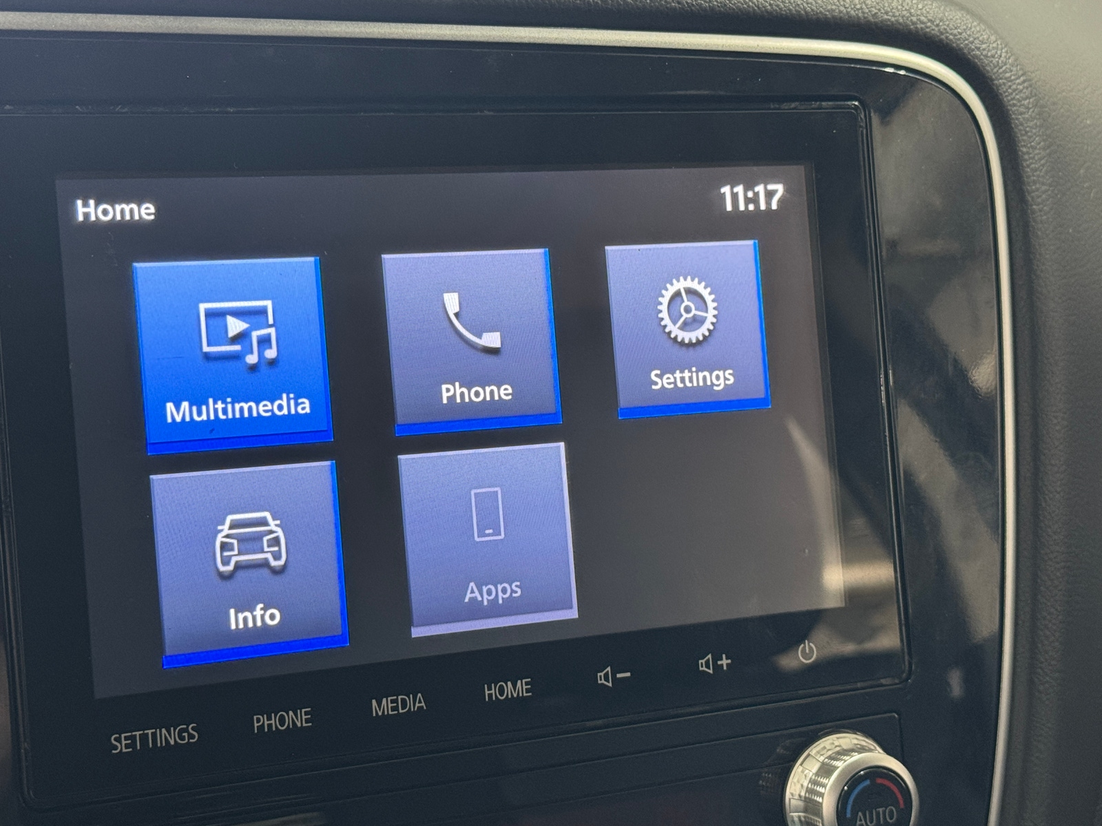Thumbnail: 2020 Mitsubishi Outlander - 3