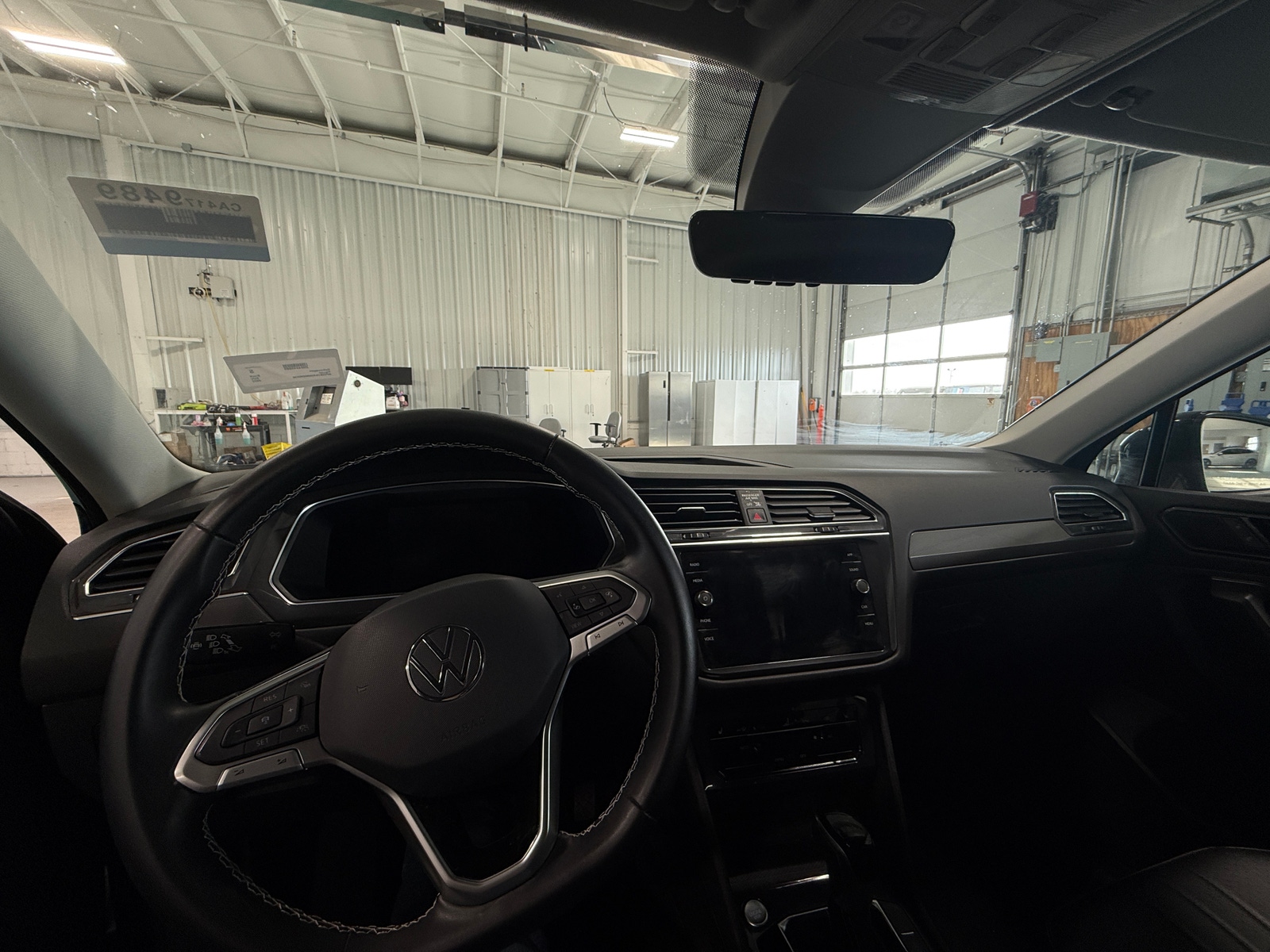 Thumbnail: 2022 Volkswagen Tiguan - 2