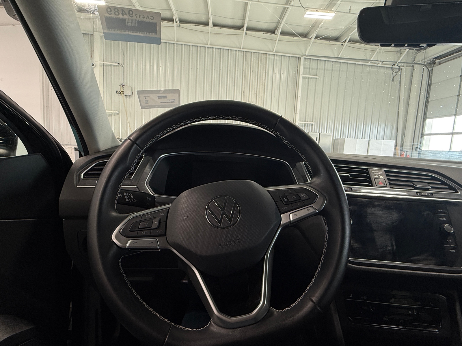 Thumbnail: 2022 Volkswagen Tiguan - 4