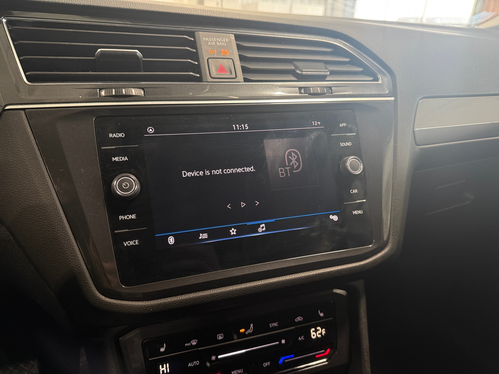 Thumbnail: 2022 Volkswagen Tiguan - 3