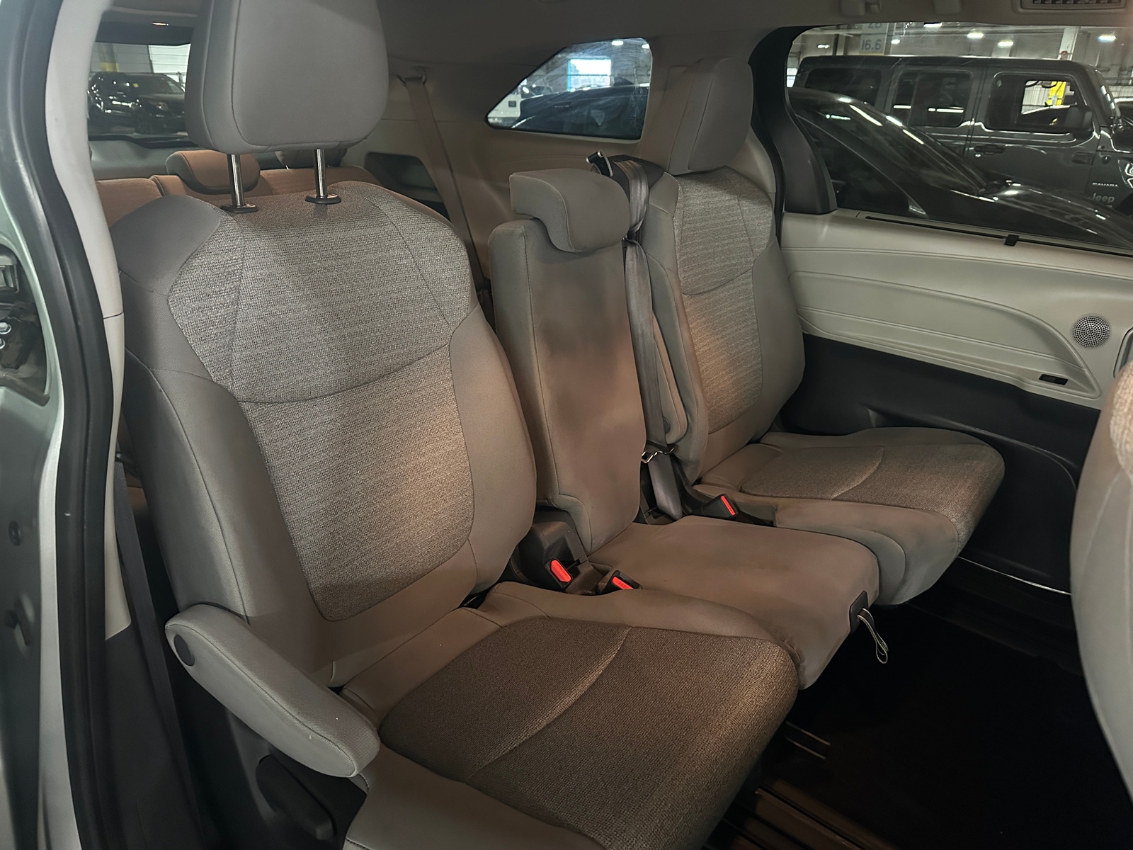 Thumbnail: 2022 Toyota Sienna - 6