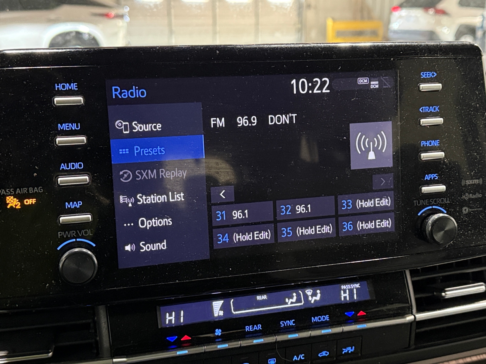 Thumbnail: 2022 Toyota Sienna - 4