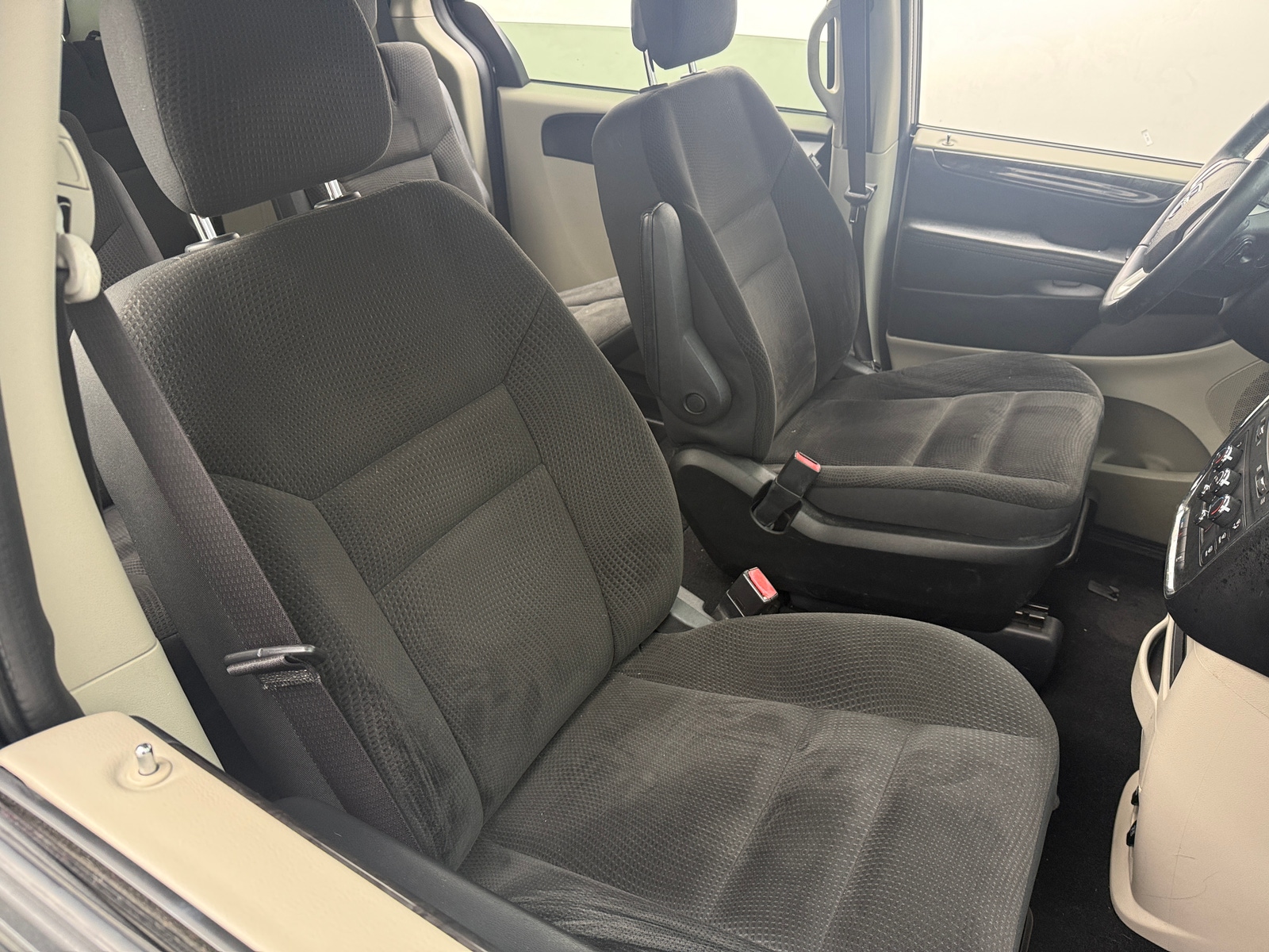 Thumbnail: 2018 Dodge Grand Caravan - 2