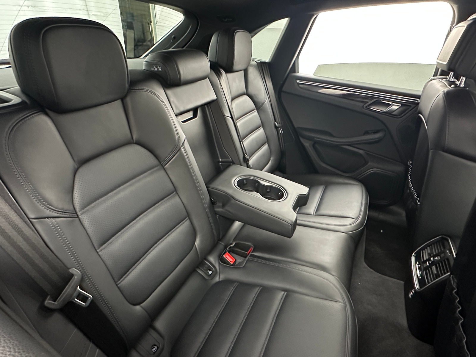 Thumbnail: 2023 Porsche Macan - 5