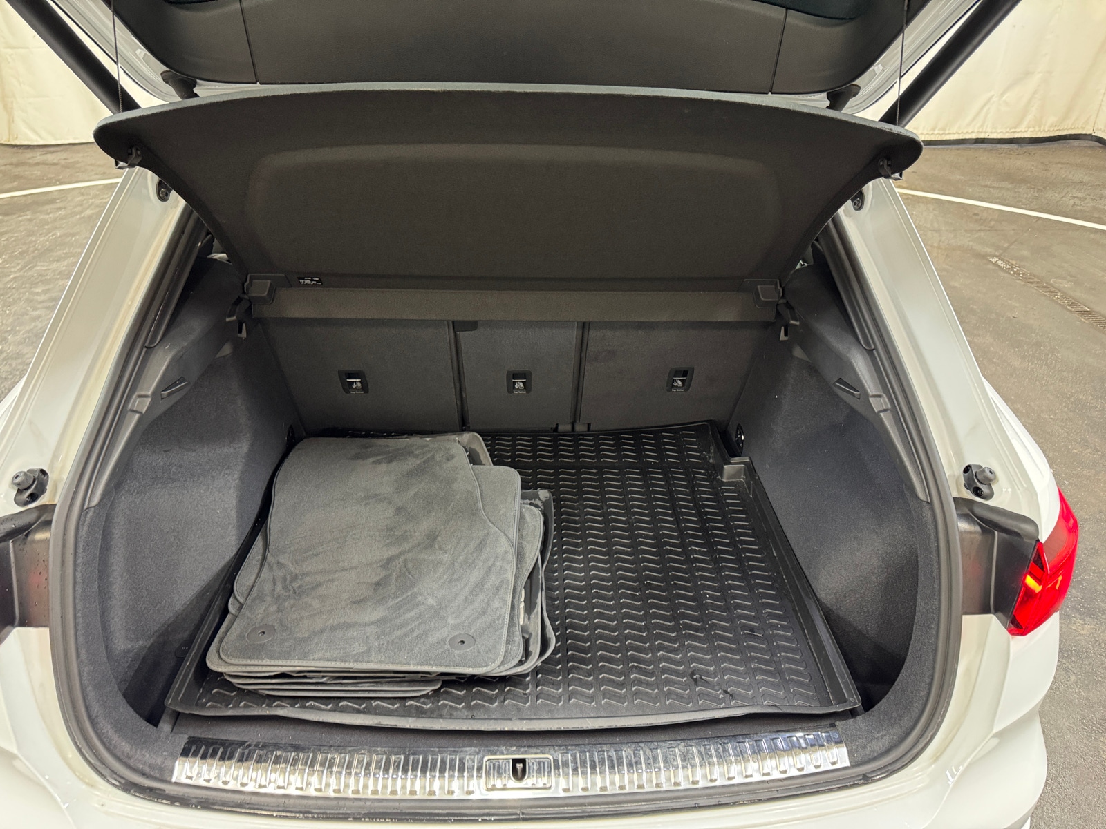 Thumbnail: 2022 Audi Q3 - 6