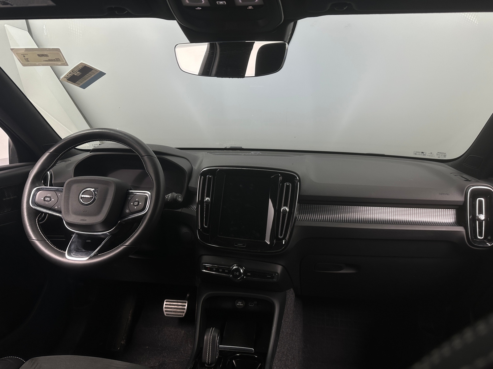 Thumbnail: 2021 Volvo XC40 - 2