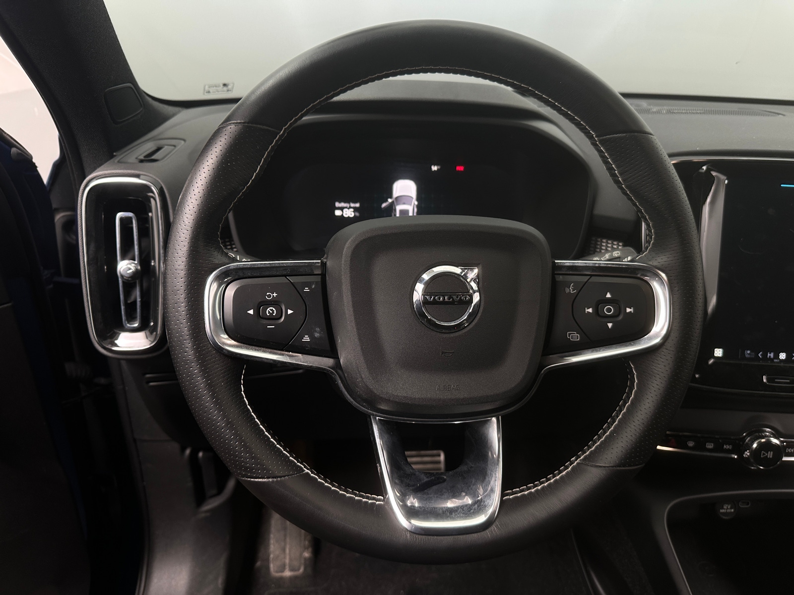 Thumbnail: 2021 Volvo XC40 - 4