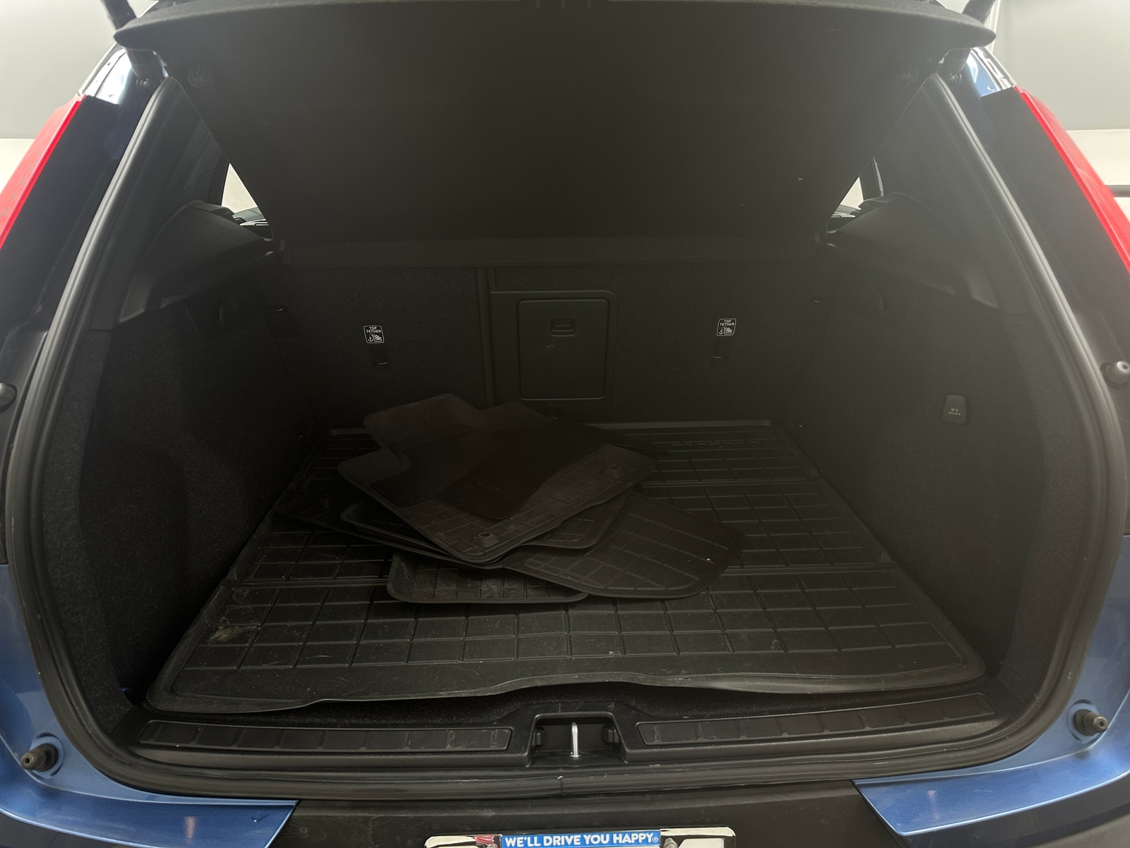 Thumbnail: 2021 Volvo XC40 - 6