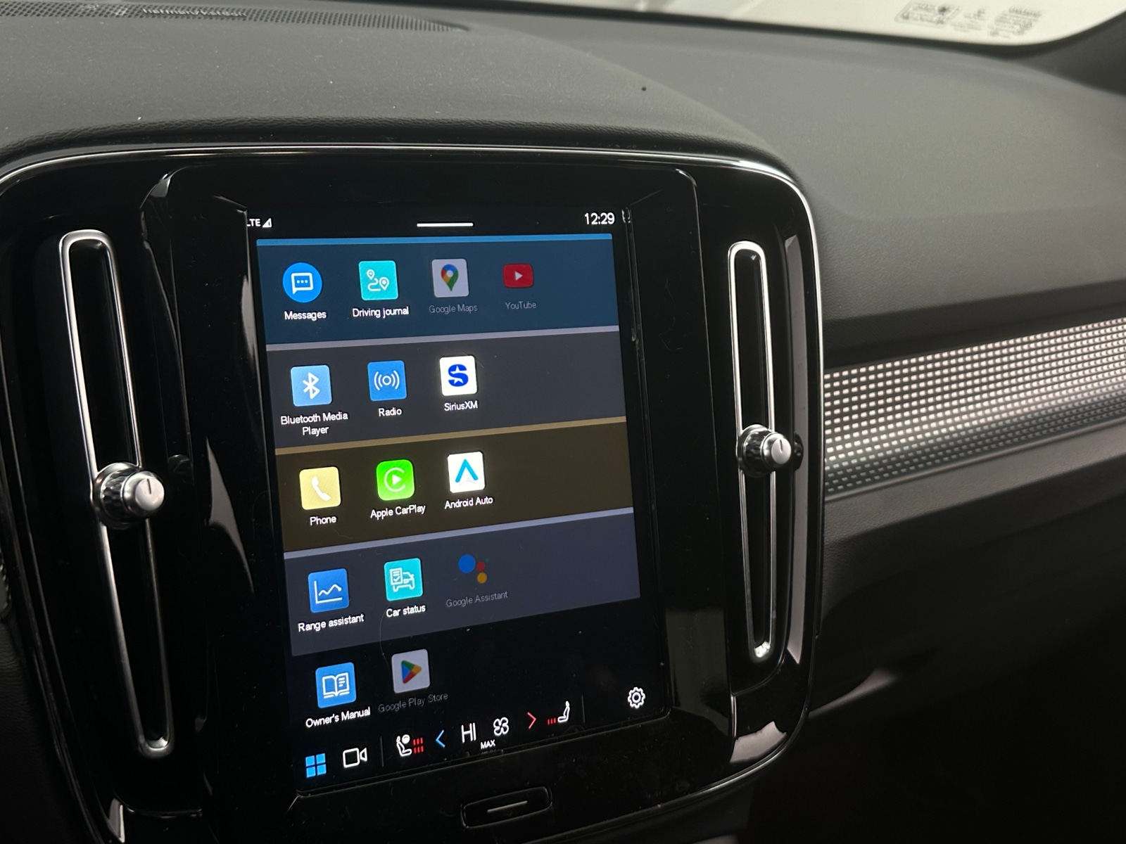 Thumbnail: 2021 Volvo XC40 - 3