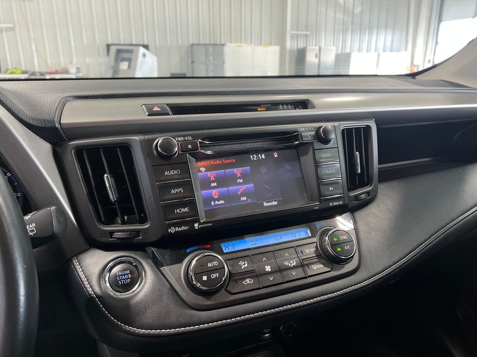 Thumbnail: 2018 Toyota RAV4 - 4