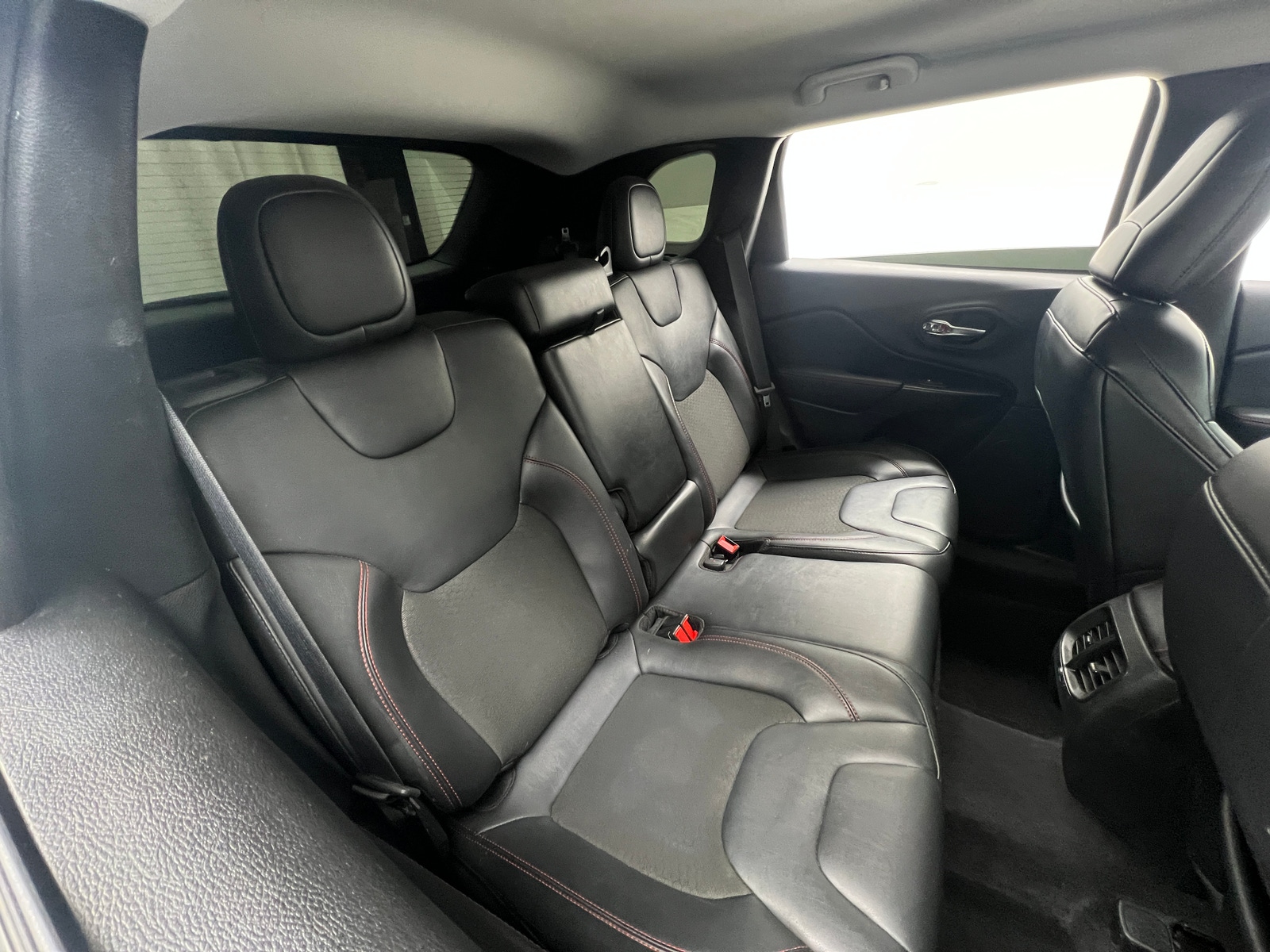 Thumbnail: 2021 Jeep Cherokee - 6