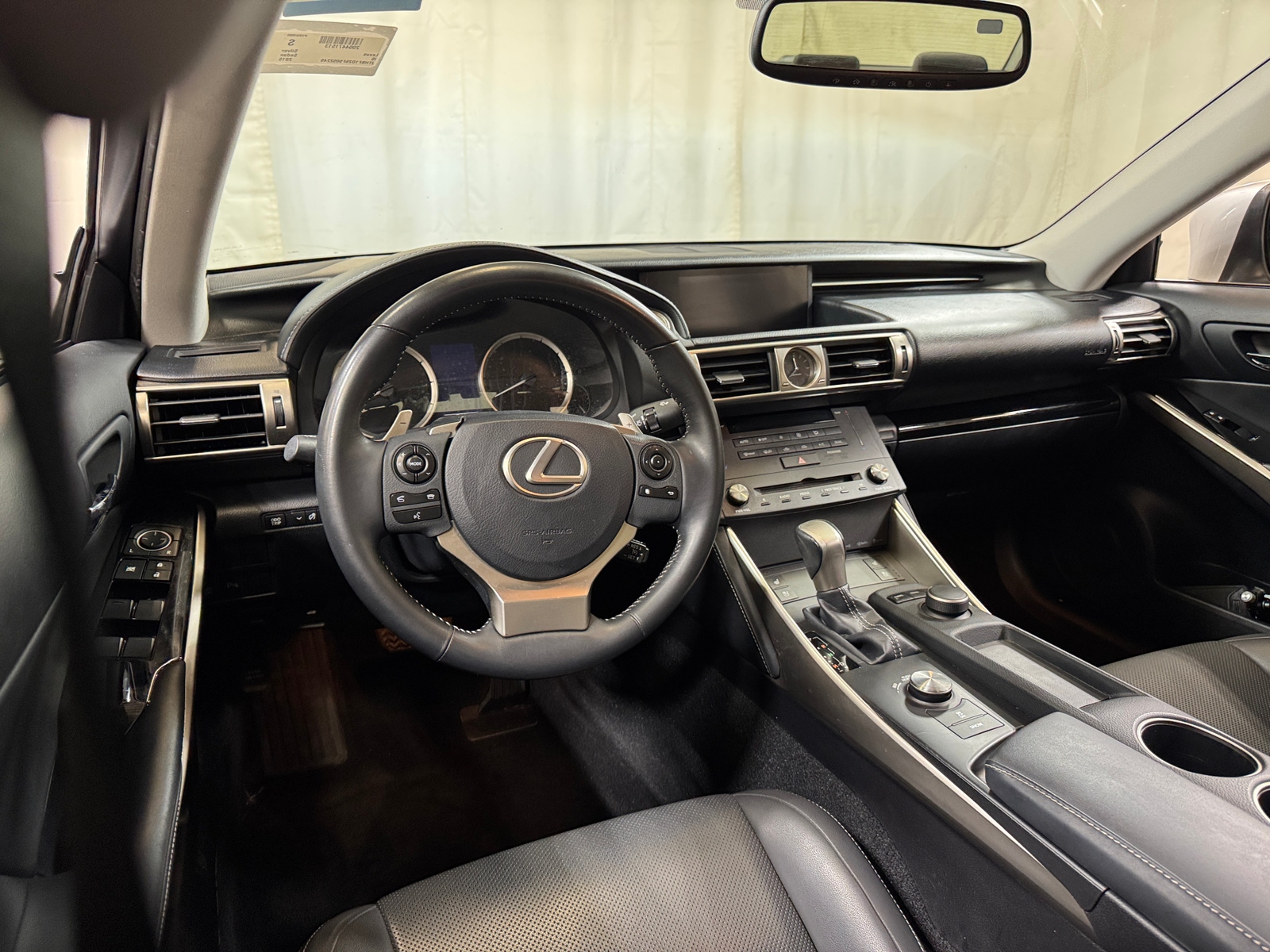 Thumbnail: 2015 Lexus IS - 2