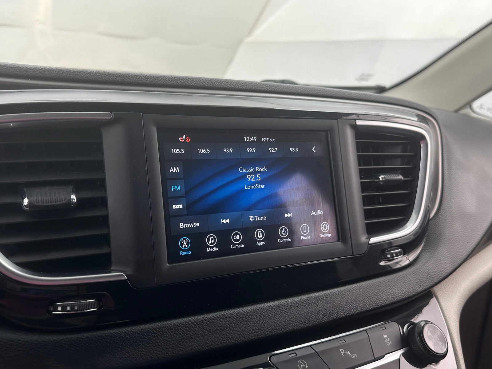 Thumbnail: 2020 Chrysler Pacifica - 3