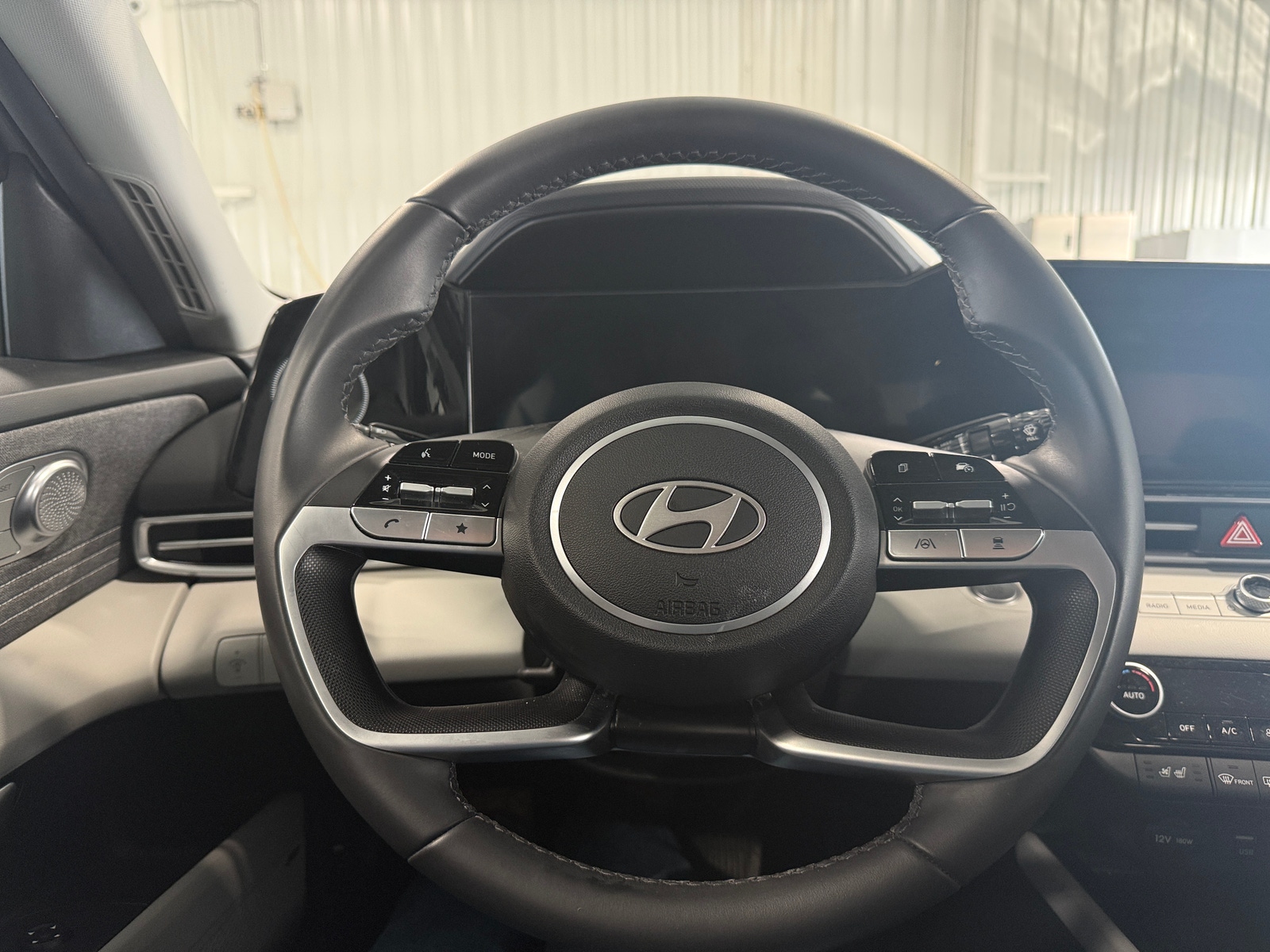 Thumbnail: 2025 Hyundai Elantra - 4