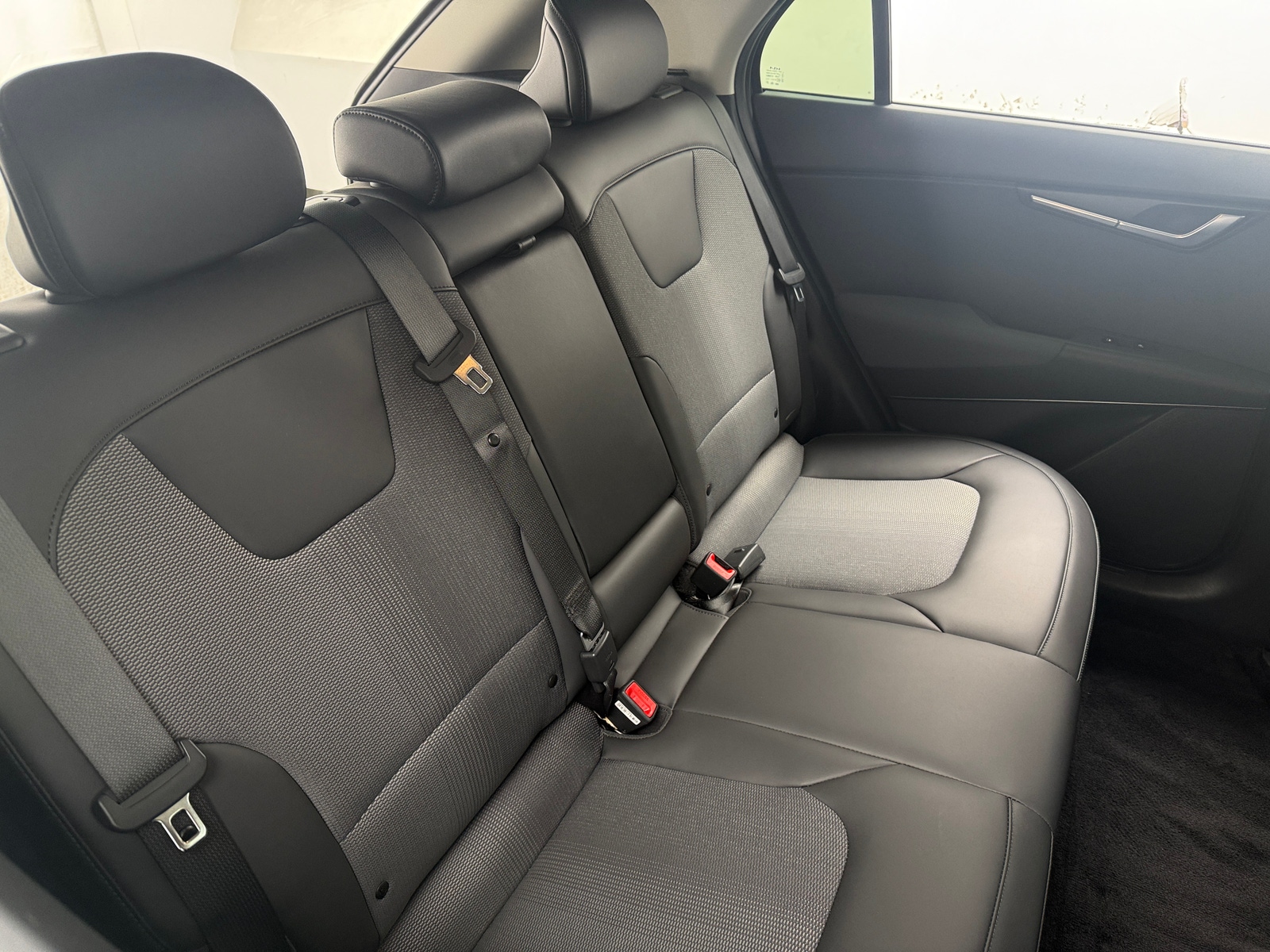 Thumbnail: 2023 Kia Niro - 6