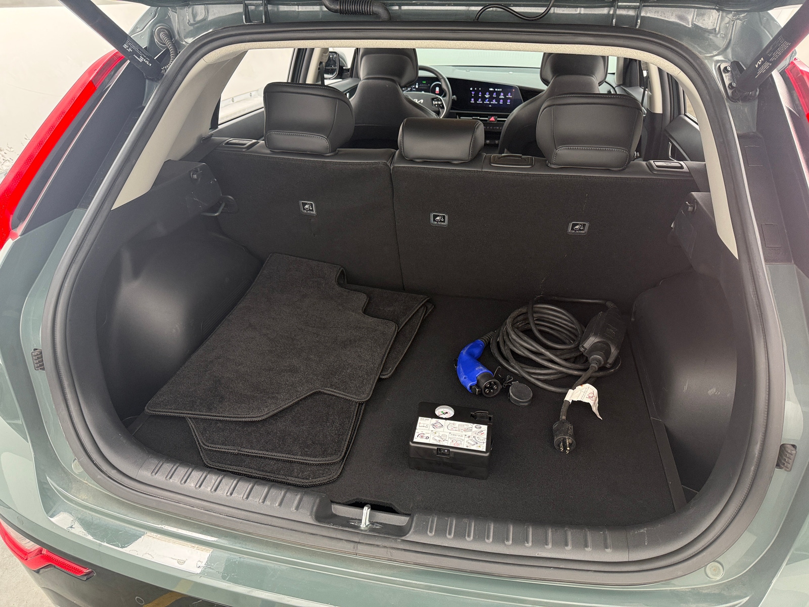 Thumbnail: 2023 Kia Niro - 7