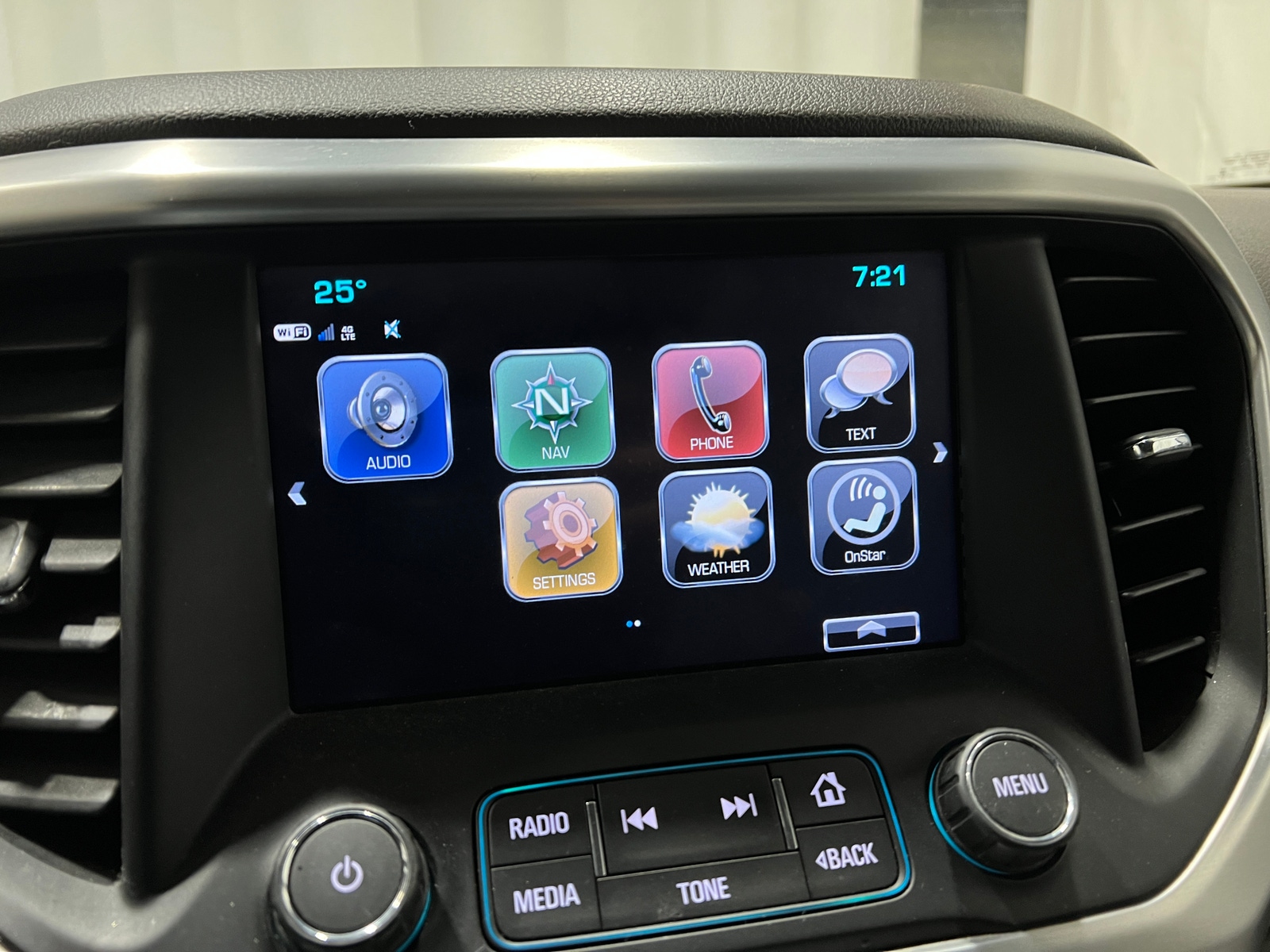 Thumbnail: 2018 GMC Acadia - 3