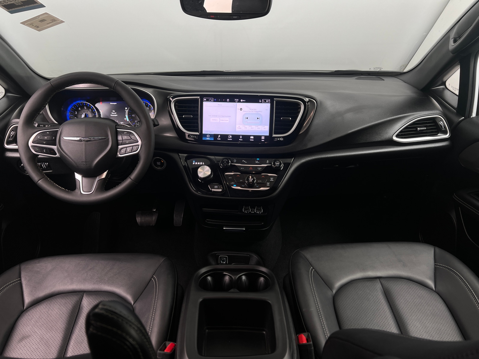 Thumbnail: 2025 Chrysler Pacifica - 2