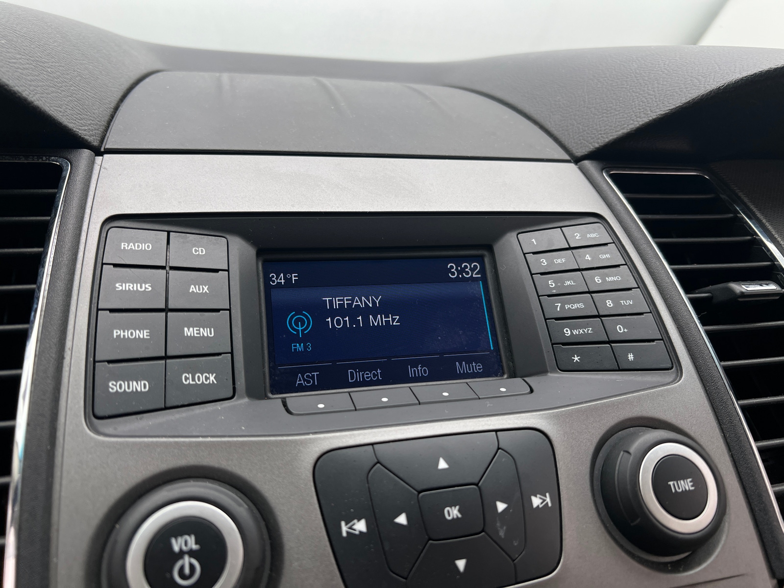 Thumbnail: 2015 Ford Taurus - 4