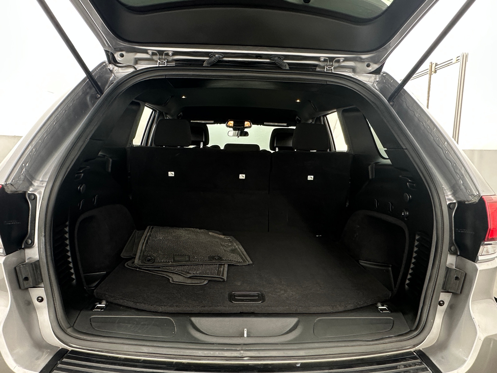 Thumbnail: 2020 Jeep Grand Cherokee - 7