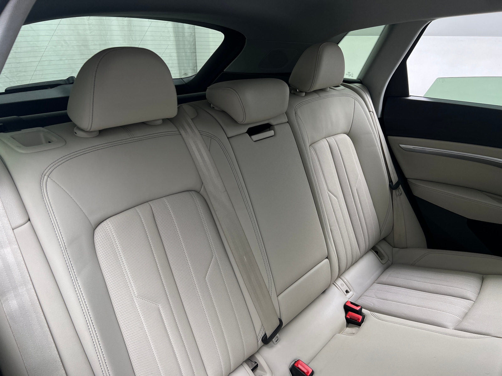 Thumbnail: 2022 Audi e-tron - 6