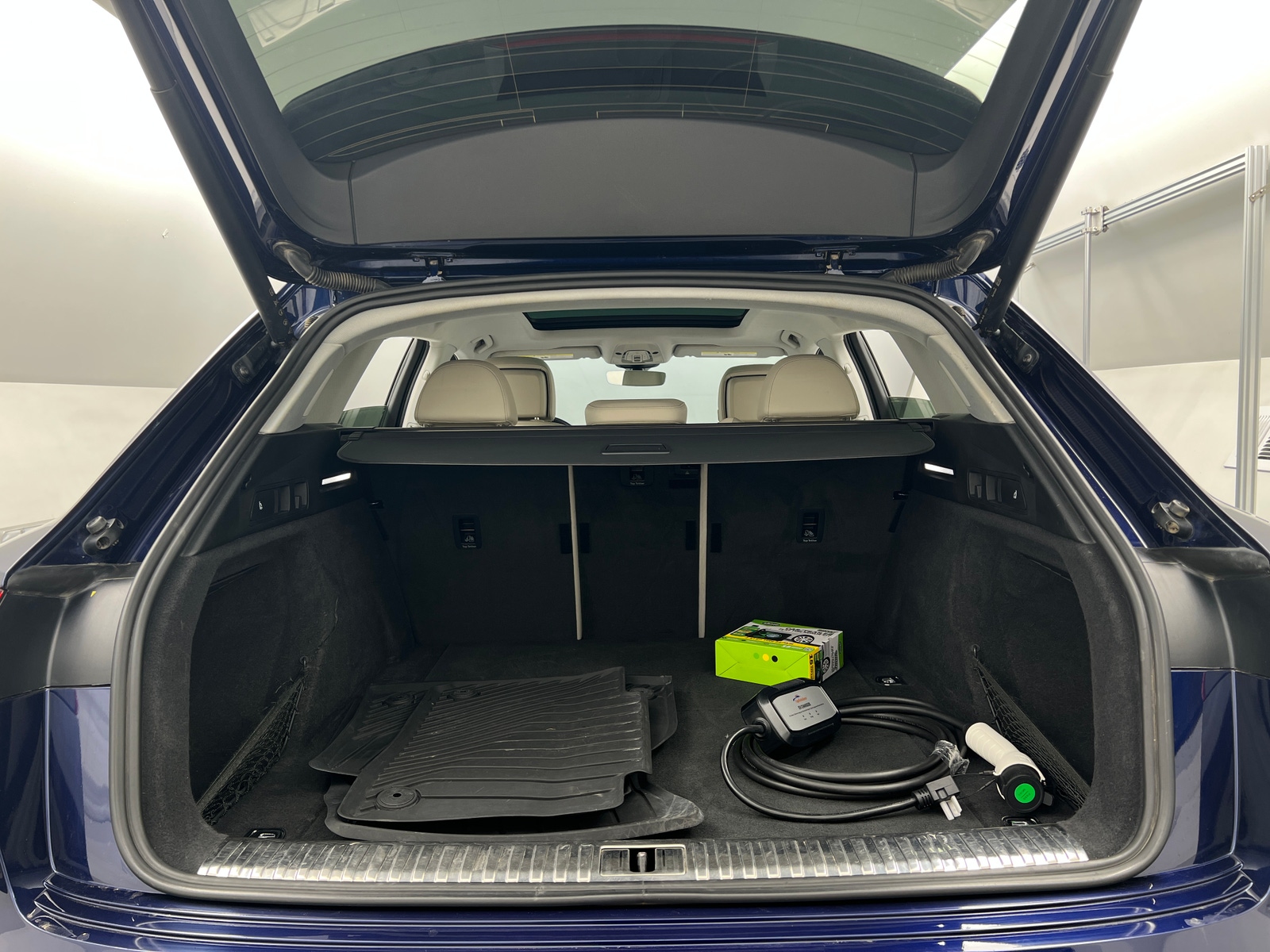 Thumbnail: 2022 Audi e-tron - 7