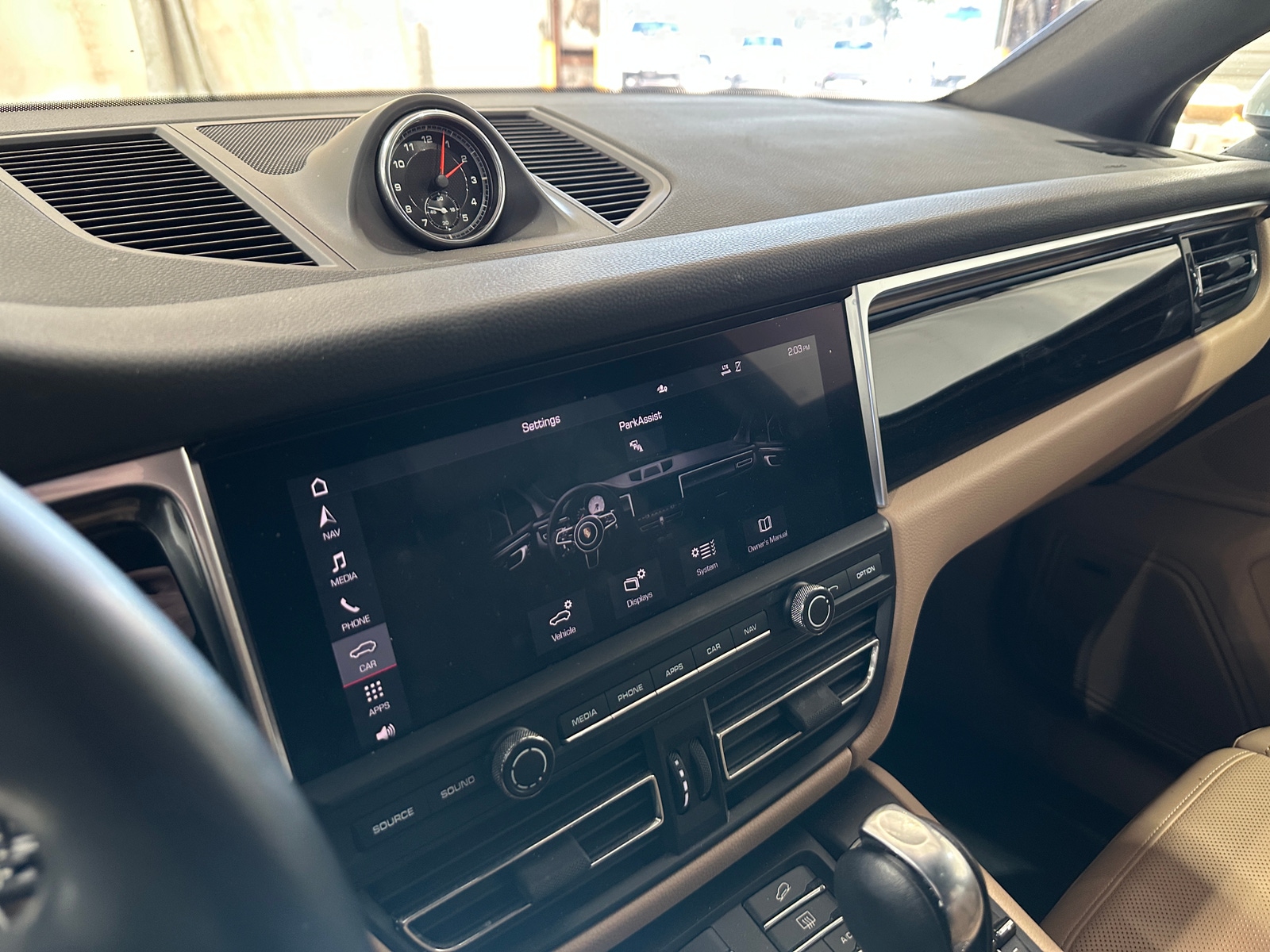 Thumbnail: 2020 Porsche Macan - 3